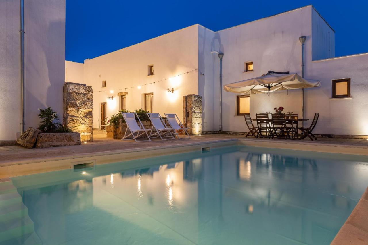 הוילה ראקאלה Courtyard With Pool מראה חיצוני תמונה